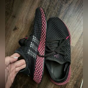 Adidas | Pink & black | 9.5